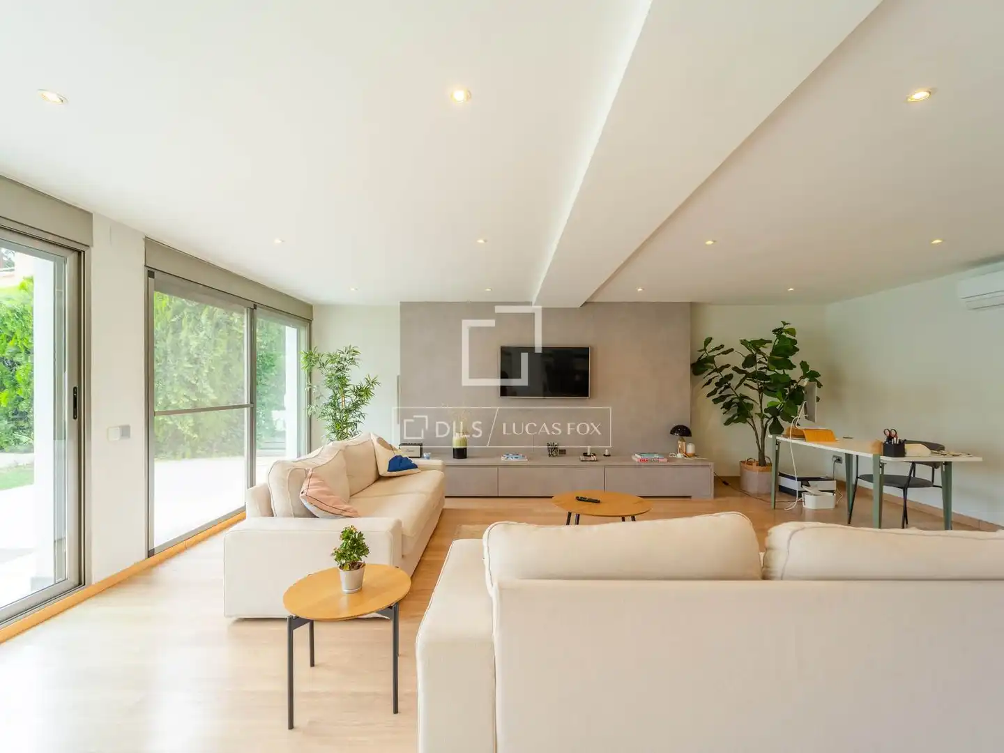 Sala d'estar de Casa o xalet en venda en L'Eliana amb Aire condicionat, Jardí privat i Traster