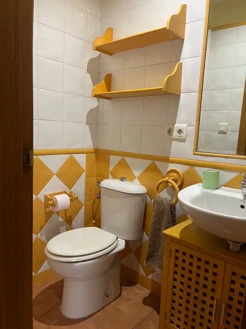 Bany de Casa adosada en venda en Monterrubio de Armuña amb Calefacció, Jardí privat i Parquet