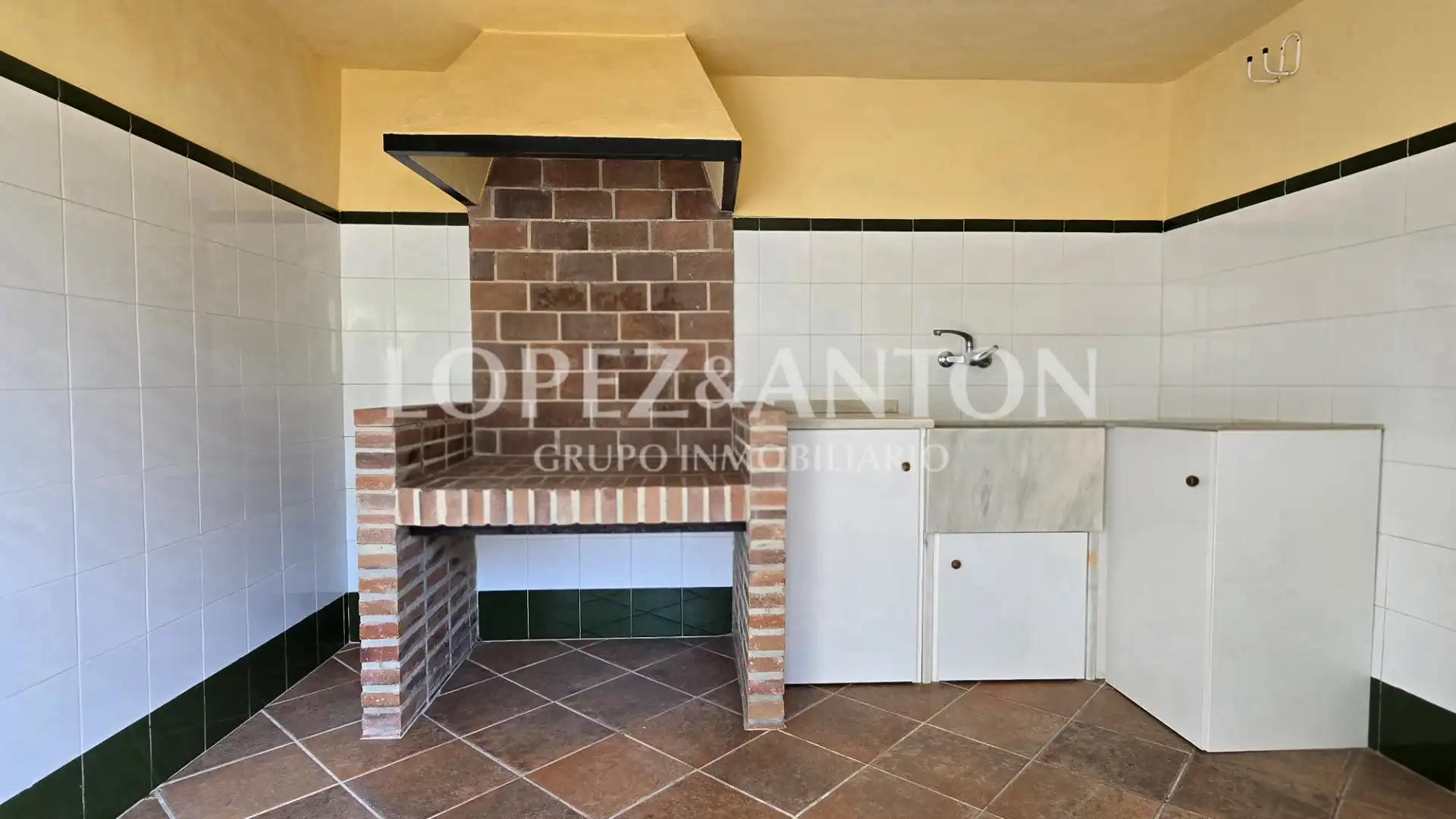 Kitchen of Houses for sale in L'Eliana  with Air Conditioner, Private garden and Terrace