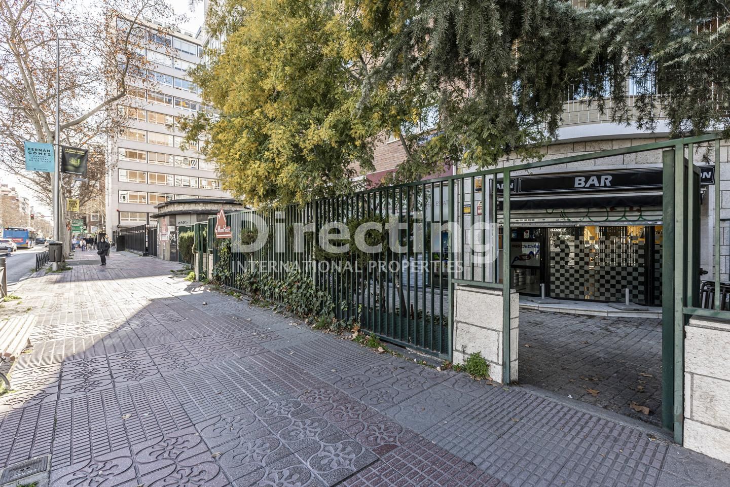 Exterior view of Premises for sale in  Madrid Capital