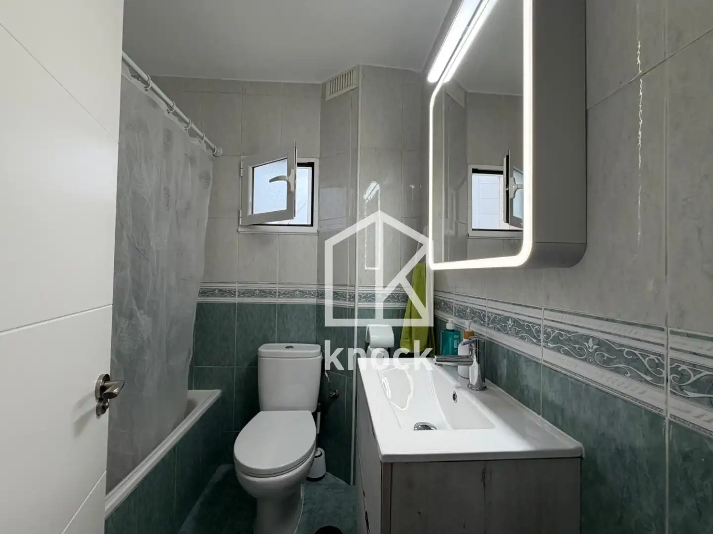 Baño de Piso en venta en Gijón  con Calefacción