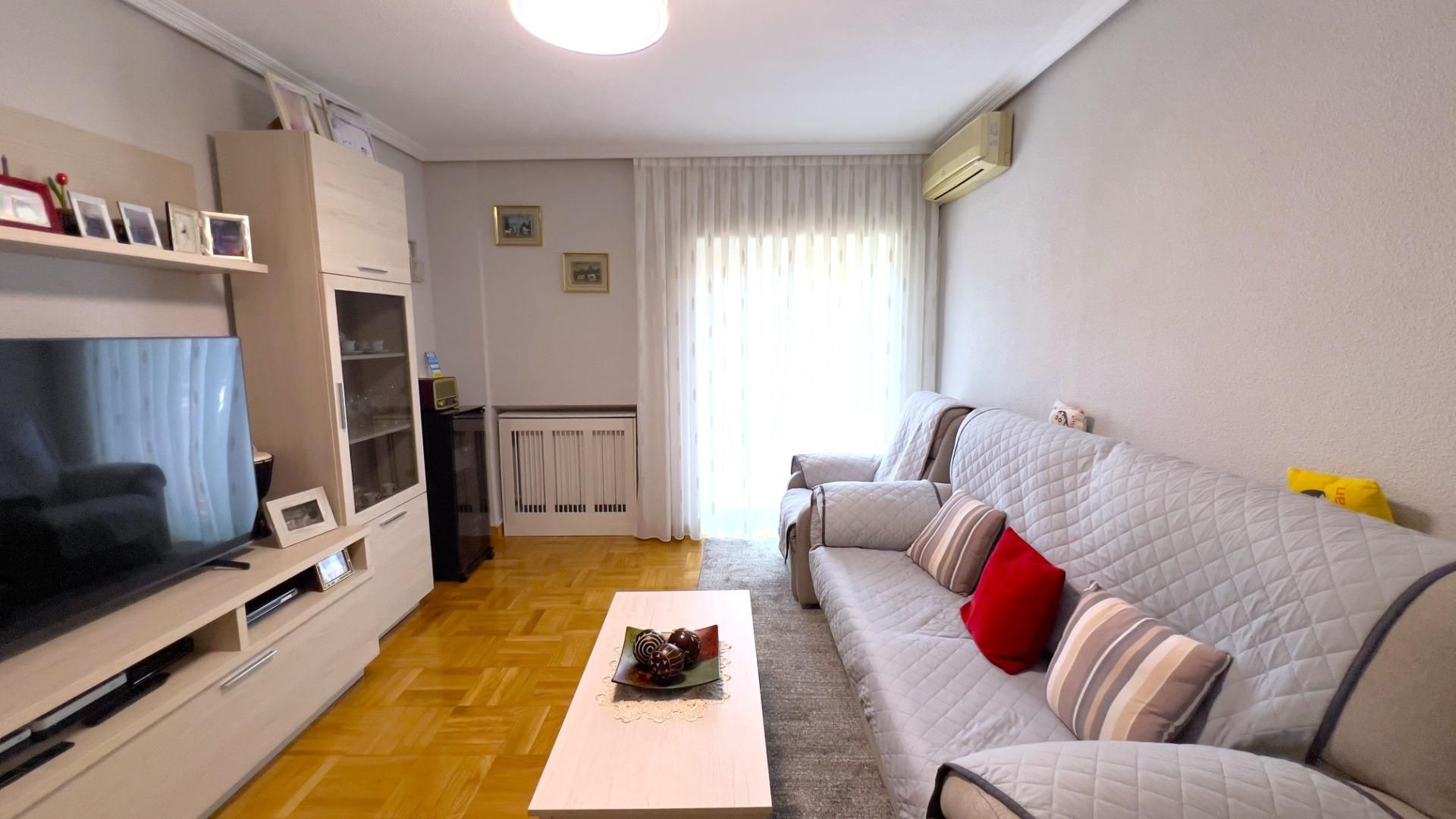 Sala d'estar de Pis en venda en  Madrid Capital amb Aire condicionat, Calefacció i Terrassa