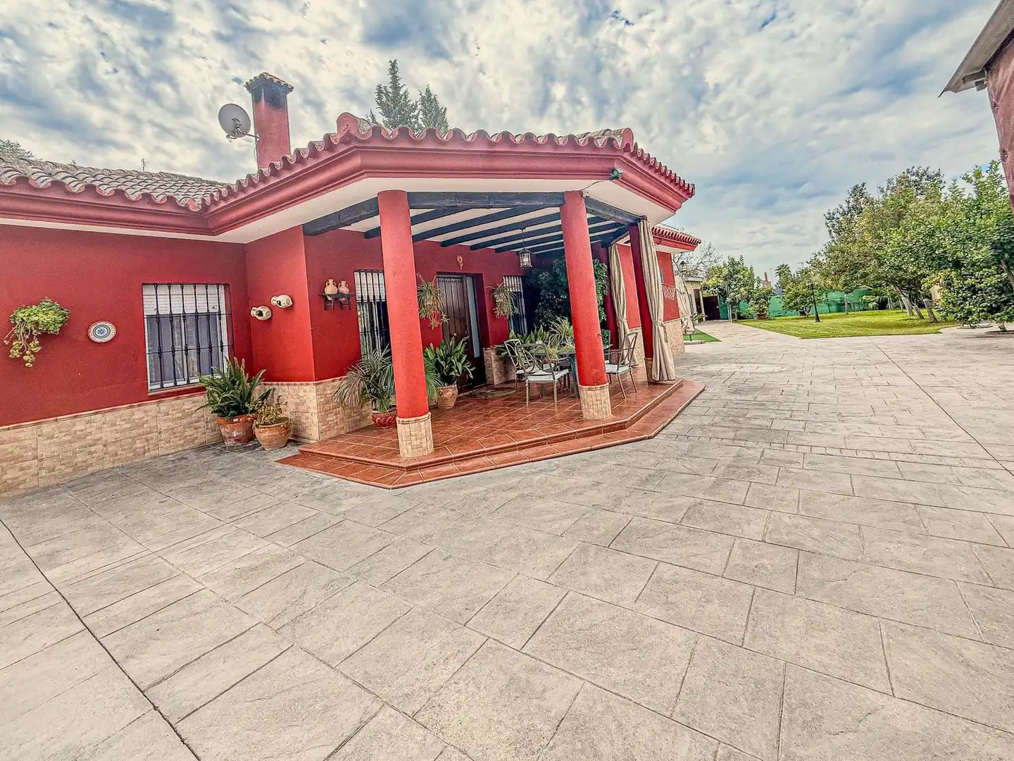 Vista exterior de Casa o chalet en venta en Dos Hermanas con Aire acondicionado, Jardín privado y Trastero