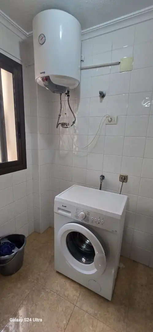 Baño de Apartamento de alquiler en Torrevieja con Aire acondicionado, Calefacción y Terraza