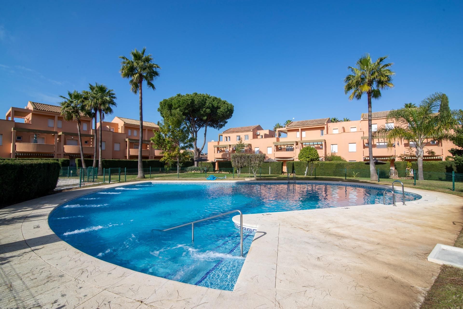Piscina de Planta baixa en venda en Chiclana de la Frontera amb Jardí privat, Terrassa i Piscina comunitària