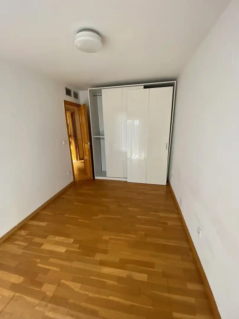 Dormitori de Casa adosada en venda en Zaragoza amb Terrassa i Piscina