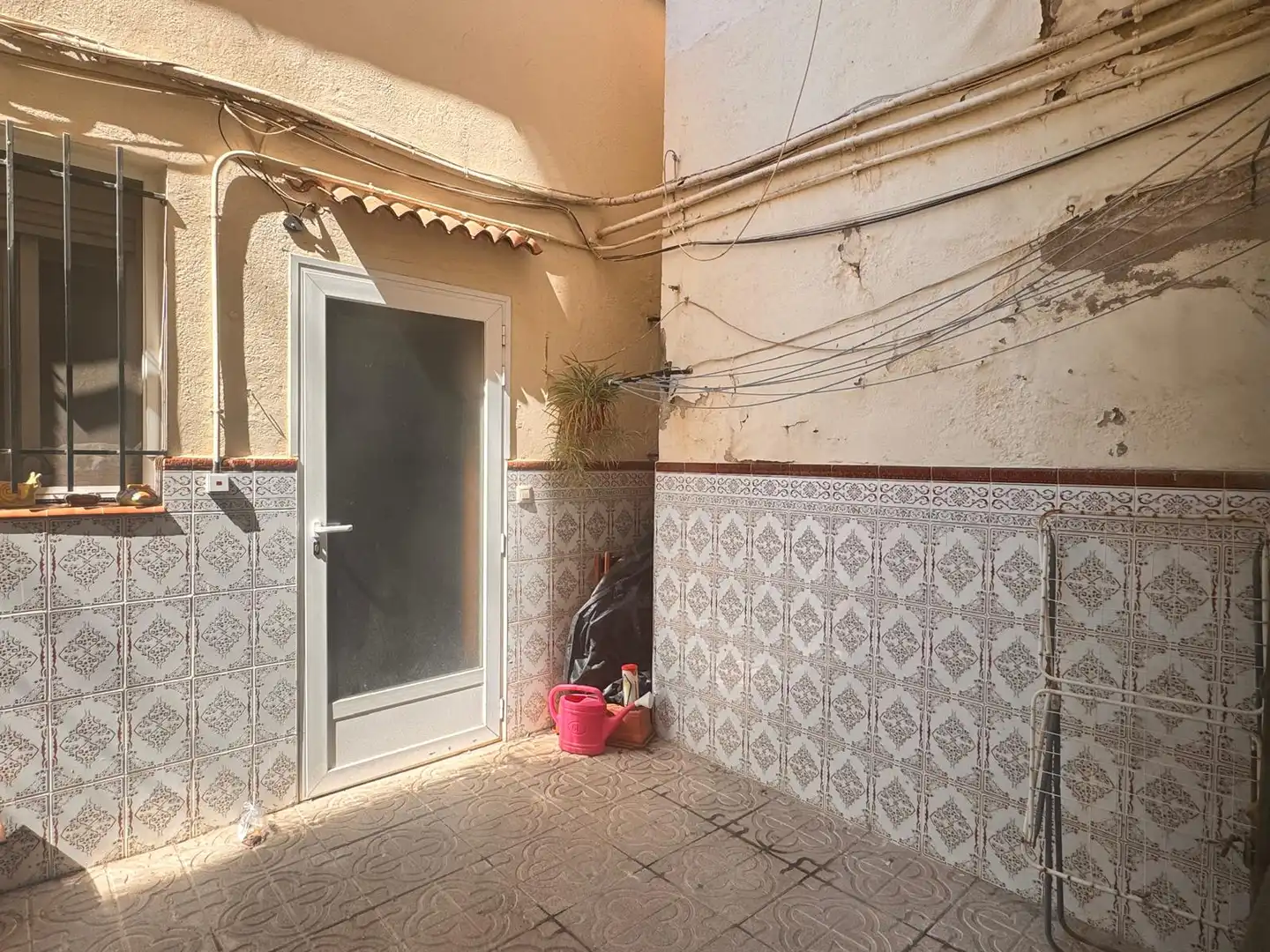 Vista exterior de Planta baja en venta en Madrid con Calefacción