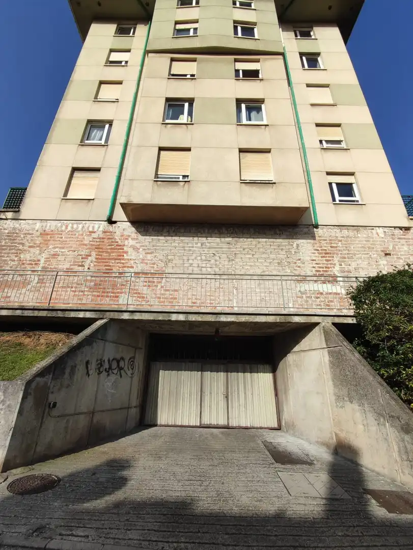 Vista exterior de Local en venda en Santander