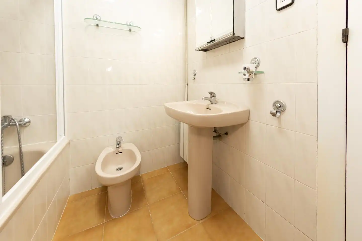 Bathroom of Flat for sale in Barcelona  with Air Conditioner and Furnished