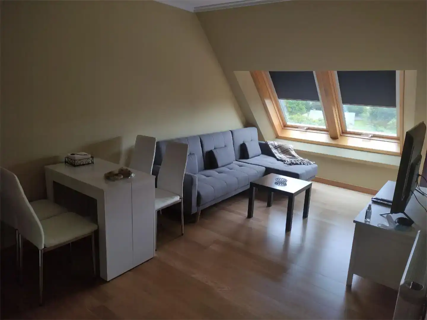 Sala d'estar de Àtic en venda en Ortigueira amb Parquet, Traster i Moblat