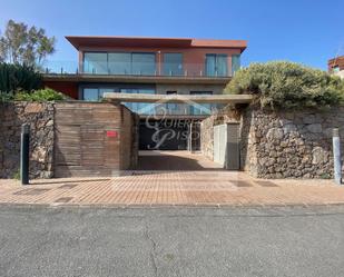 Vista exterior de Casa o xalet en venda en San Bartolomé de Tirajana amb Aire condicionat, Piscina i Balcó