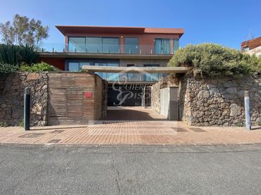 Casa amb balcó en venda a Calle Swing
