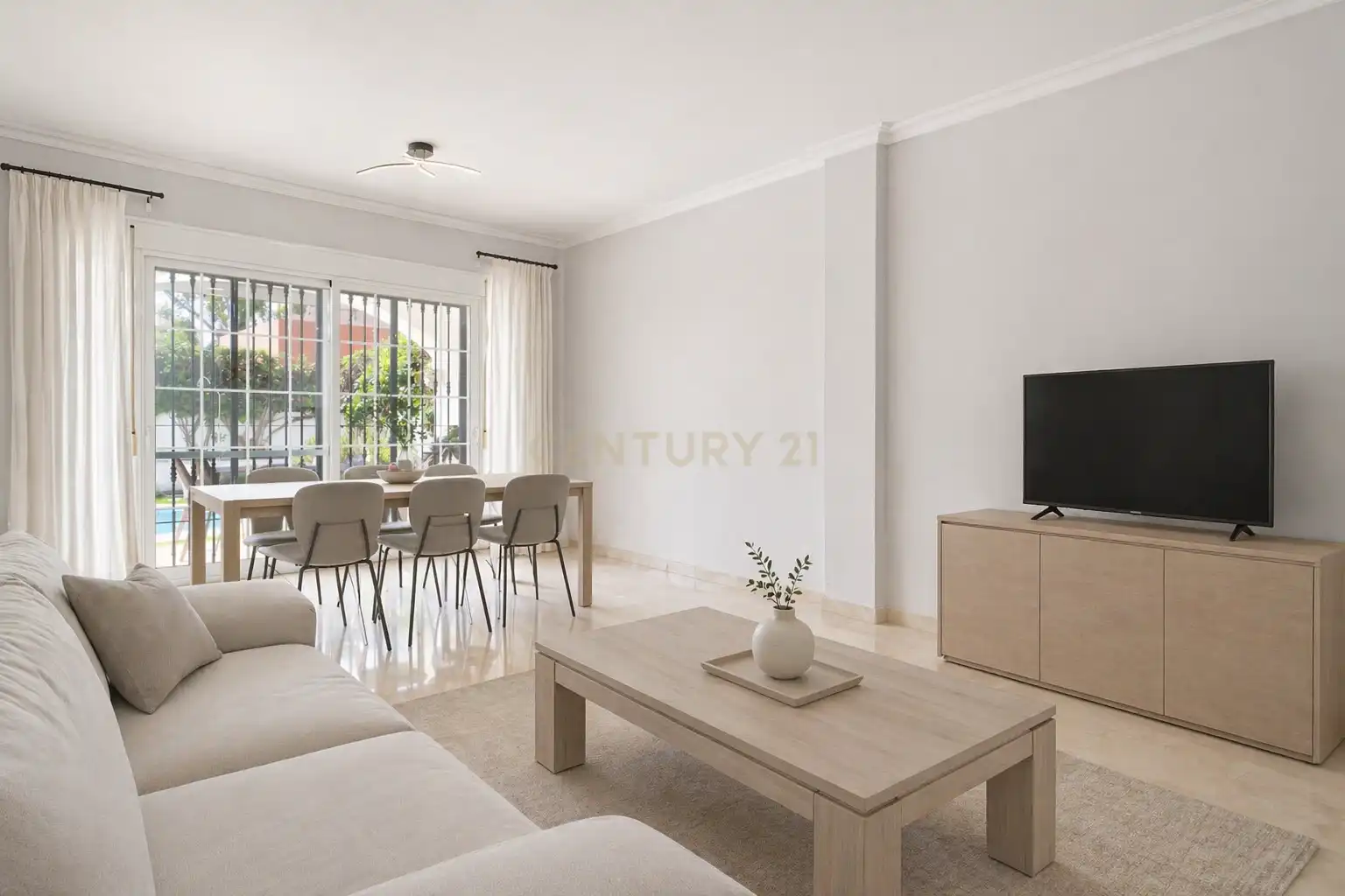 Sala d'estar de Casa o xalet en venda en Fuengirola amb Aire condicionat, Jardí privat i Traster