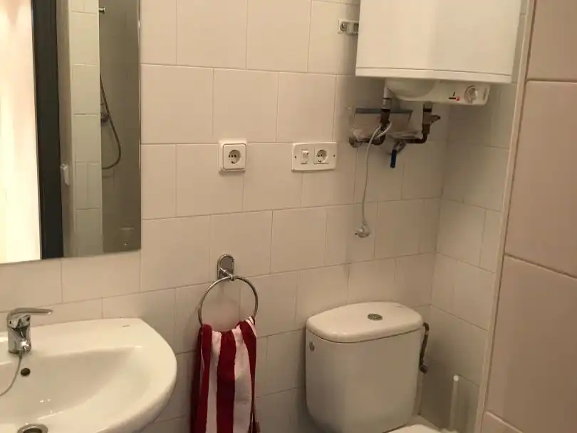 Baño de Local de alquiler en Zamora Capital  con Parquet y Amueblado