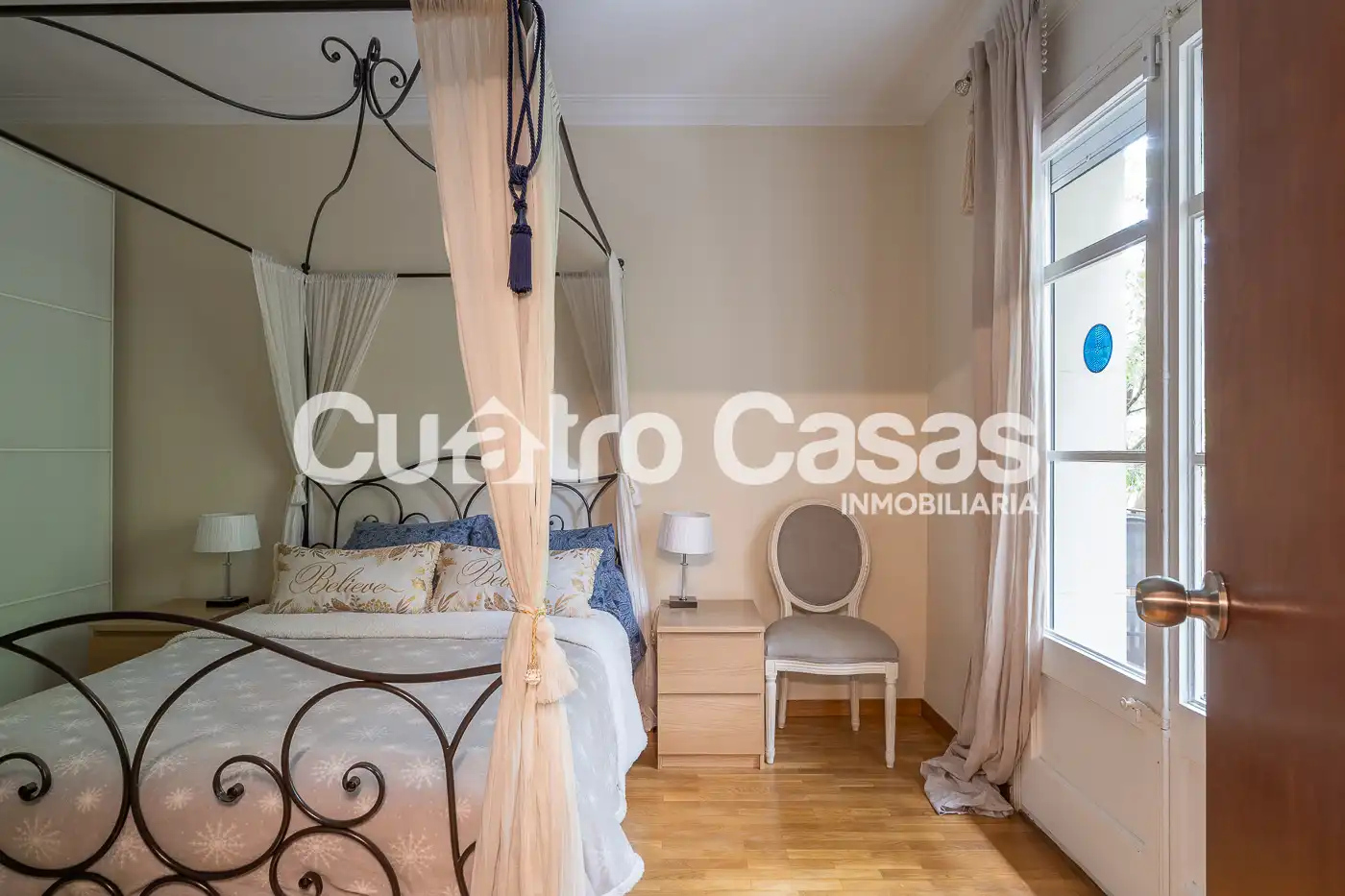 Bedroom of Flat for sale in Barcelona  with Air Conditioner, Heating and Parquet flooring