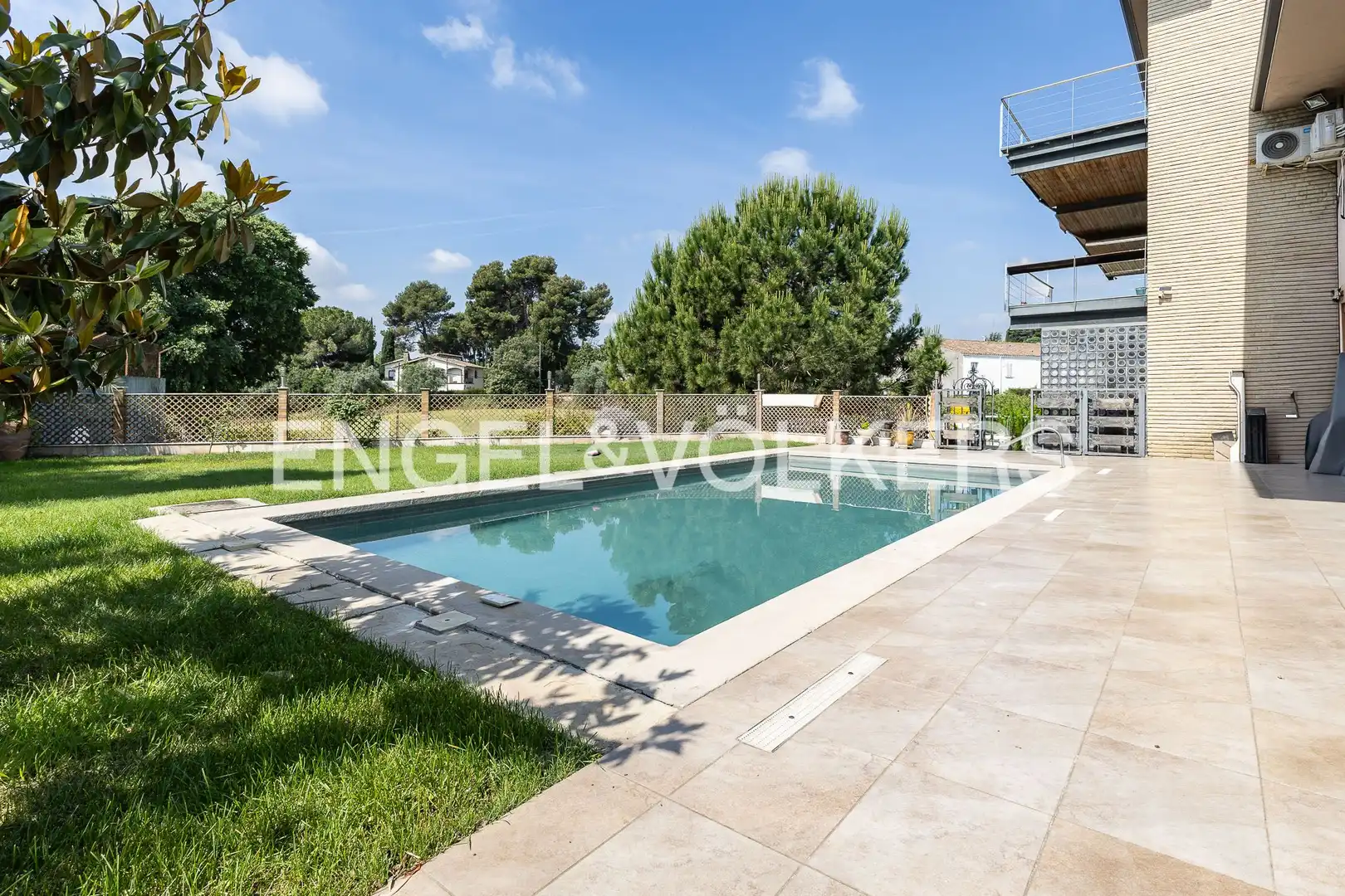 Piscina de Casa o chalet en venta en Canovelles con Aire acondicionado, Calefacción y Jardín privado
