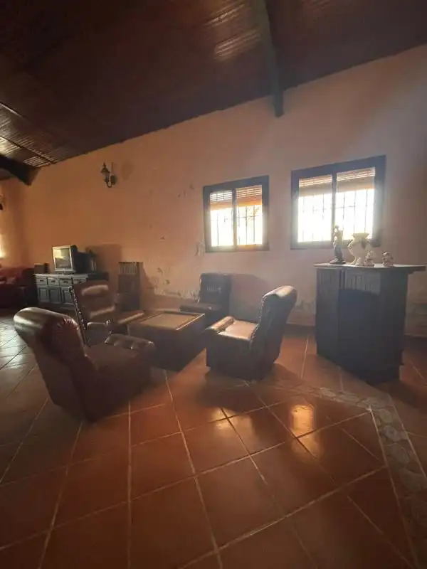 Sala d'estar de Finca rústica en venda en El Saucejo amb Aire condicionat, Calefacció i Moblat