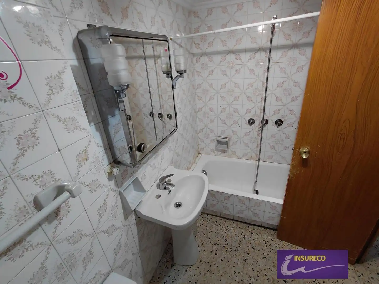 Baño de Piso en venta en León Capital  con Calefacción y Terraza