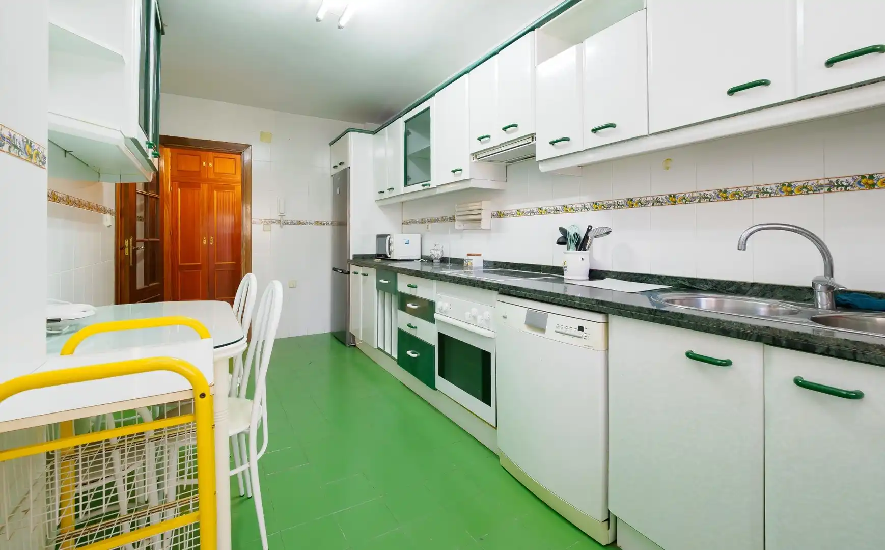Cocina de Piso en venta en Málaga con Jardín privado, Terraza y Trastero