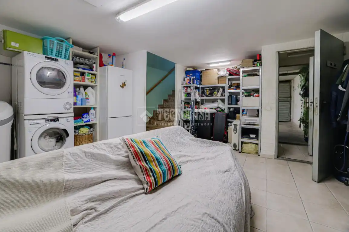 Einfamilien-Reihenhaus zum Verkauf in Terrassa mit Klimaanlage, Heizung und Terrasse