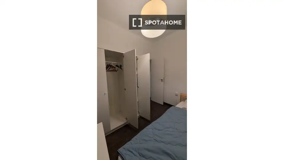 Bedroom of Flat for share in Barcelona  with Air Conditioner, Heating and Furnished