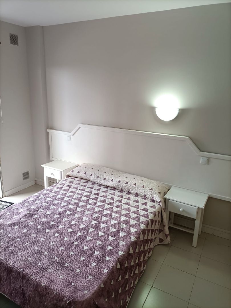 Dormitori de Apartament de lloguer en Puerto de la Cruz amb Moblat, Rentadora i TV