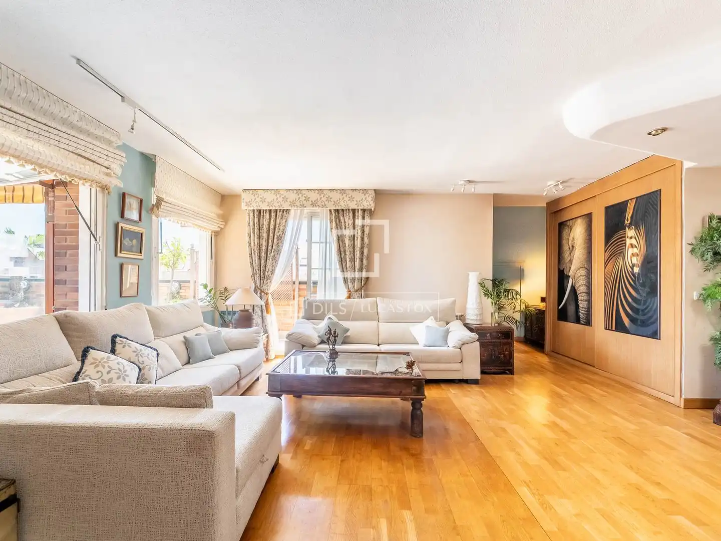 Living room of Attic for sale in Majadahonda  with Terrace, Storage room and Swimming Pool