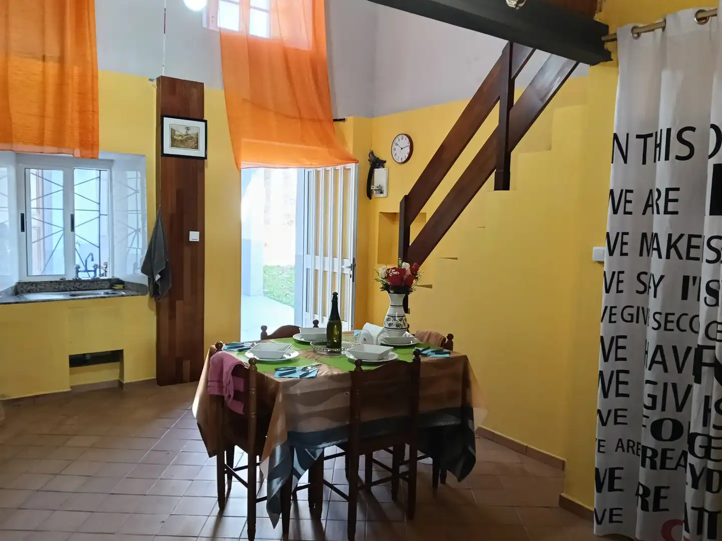Esszimmer von Einfamilien-Reihenhaus zum Verkauf in Carral mit Privatgarten und Abstellraum