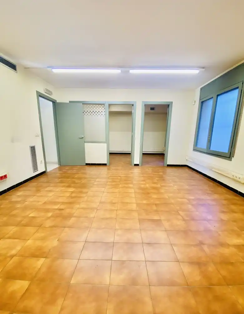 Büro zum Verkauf in Girona mit Klimaanlage und Heizung