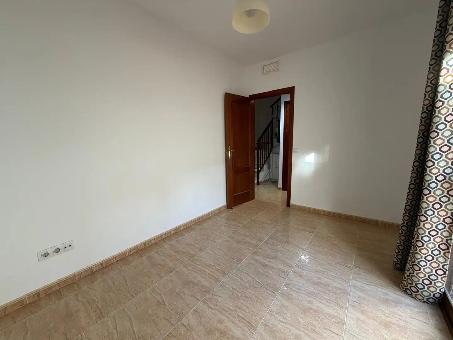 Adossat amb terrassa en venda a Calle ASOCIACION MUJERES ATENEA 18, imagen 19