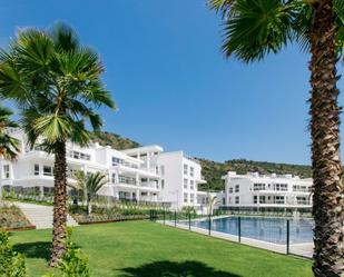 Vista exterior de Apartament de lloguer en Benahavís amb Aire condicionat, Terrassa i Piscina