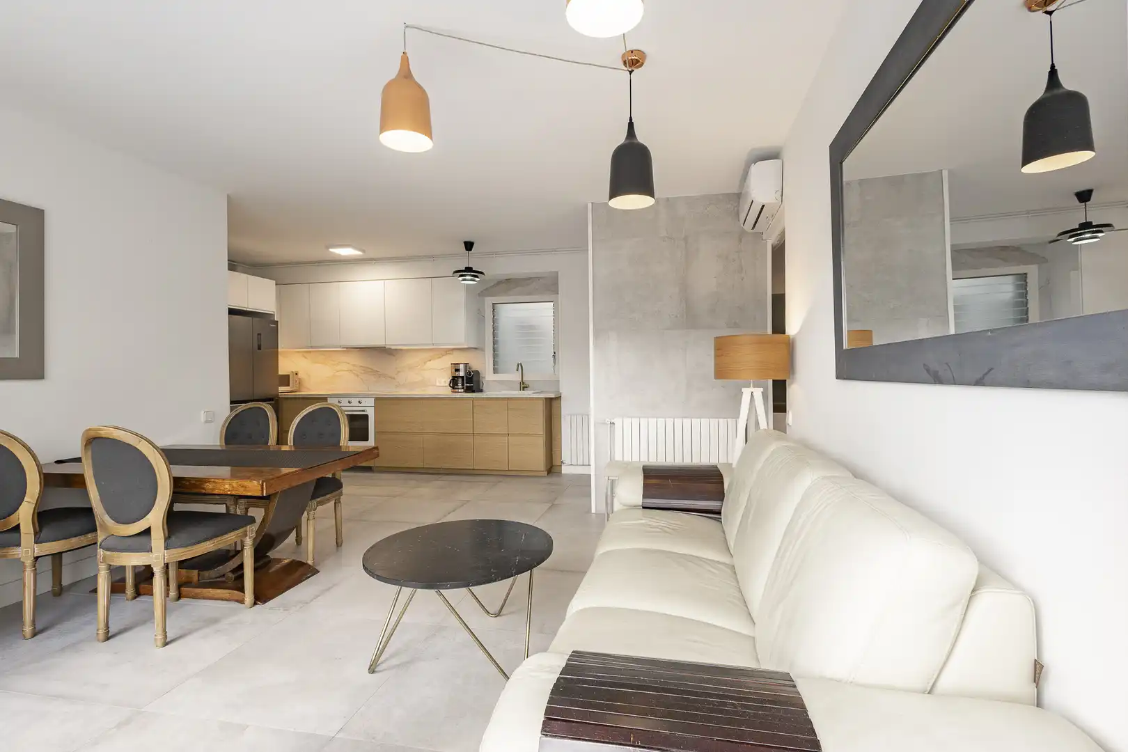 Sala d'estar de Àtic de lloguer en Sitges amb Aire condicionat, Calefacció i Terrassa