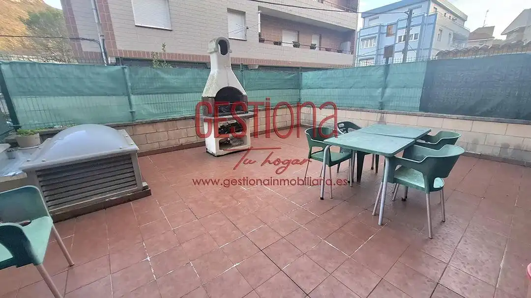 Terrasse von Erdgeschoss zum Verkauf in Castro-Urdiales mit Heizung, Privatgarten und Terrasse
