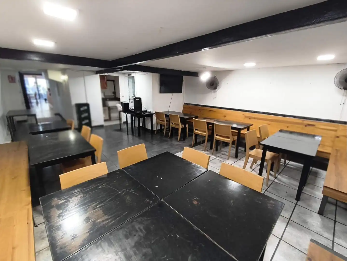 Business premises for transfer in Sants - Montjuïc, imagen 5