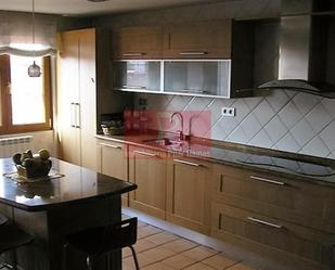 Kitchen of Duplex for sale in Valencia de Don Juan  with Parquet flooring, Terrace and Storage room