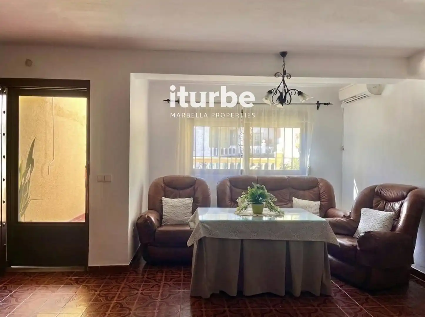 Vista exterior de Casa adosada en venta en Marbella con Aire acondicionado, Terraza y Horno