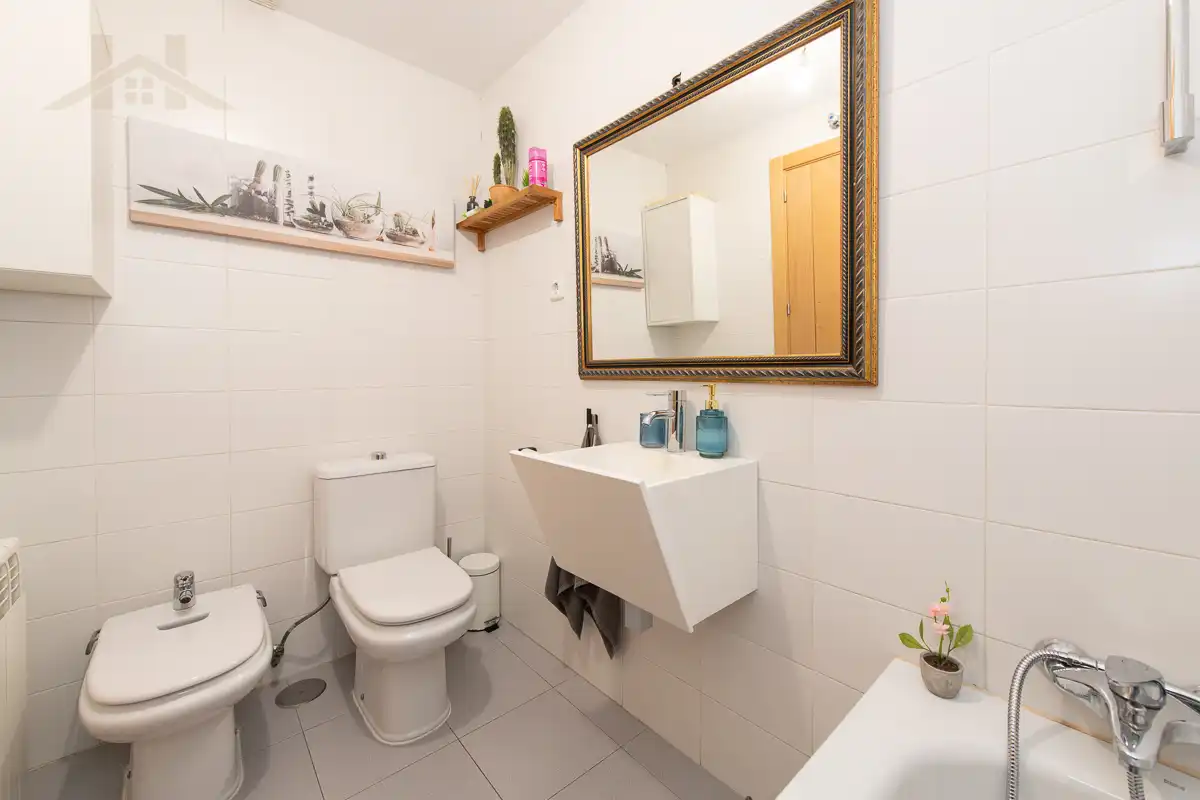Bathroom of Flat for sale in Torrejón de Ardoz  with Air Conditioner, Heating and Parquet flooring