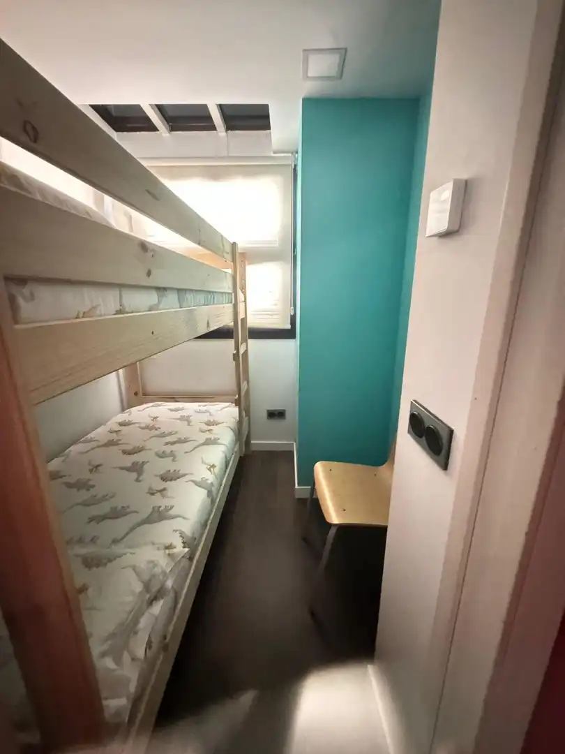 Habitación de Dúplex de alquiler en Madrid con Amueblado y Piscina comunitaria