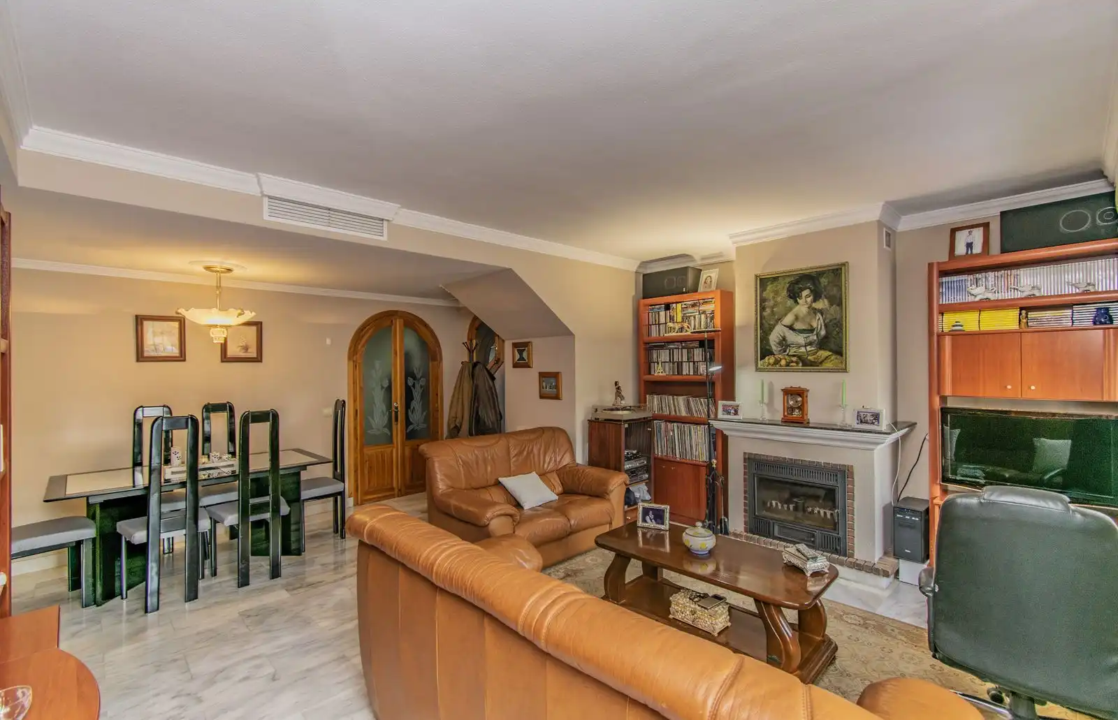 Sala de estar de Casa adosada en venta en Marbella con Aire acondicionado y Amueblado