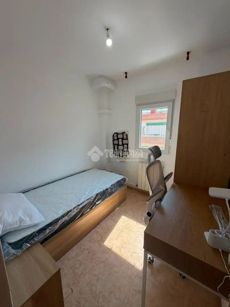Bedroom of Flat for rent in Getafe  with Air Conditioner and Heating