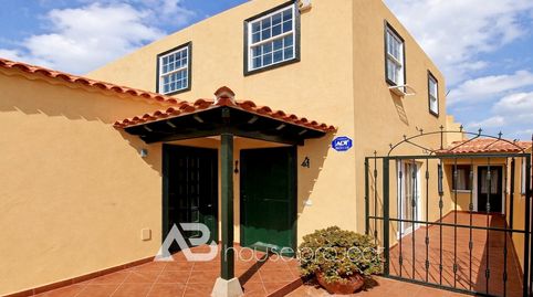 Foto 2 de Casa adosada en venta en Calle Zodiaco, 36, Las Rosas, Arona