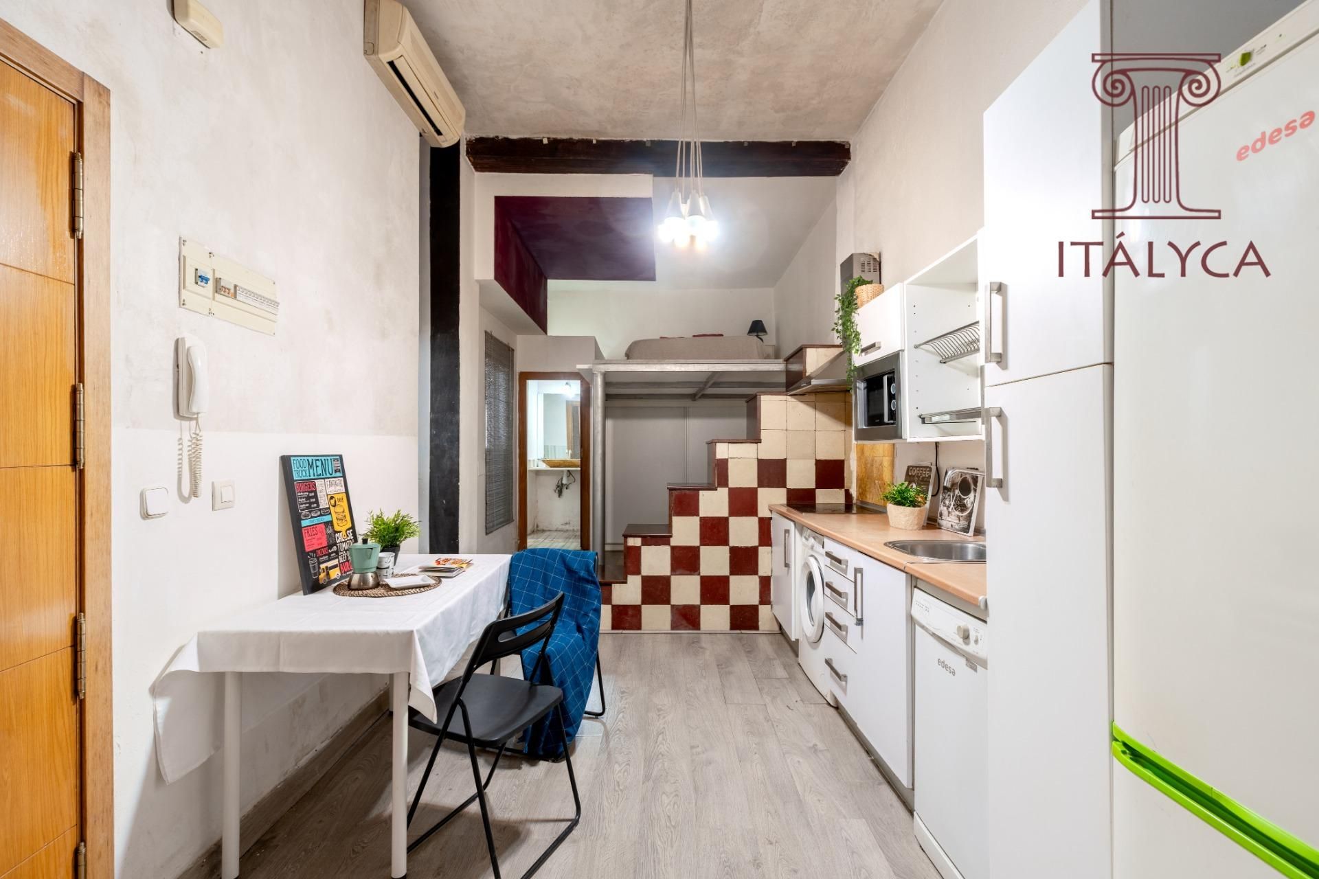 Kitchen of Flat for sale in  Sevilla Capital  with Air Conditioner