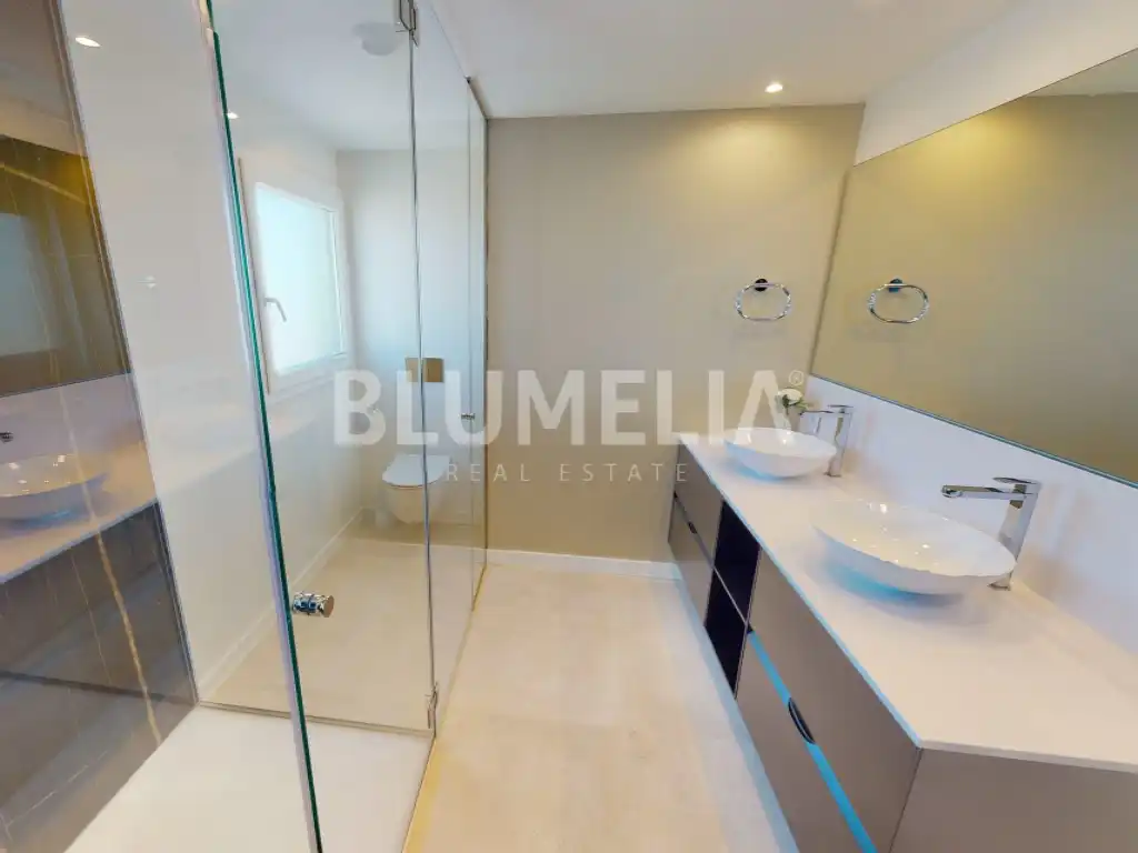Badezimmer von Dachboden zum Verkauf in Oliva mit Klimaanlage, Heizung und Privatgarten