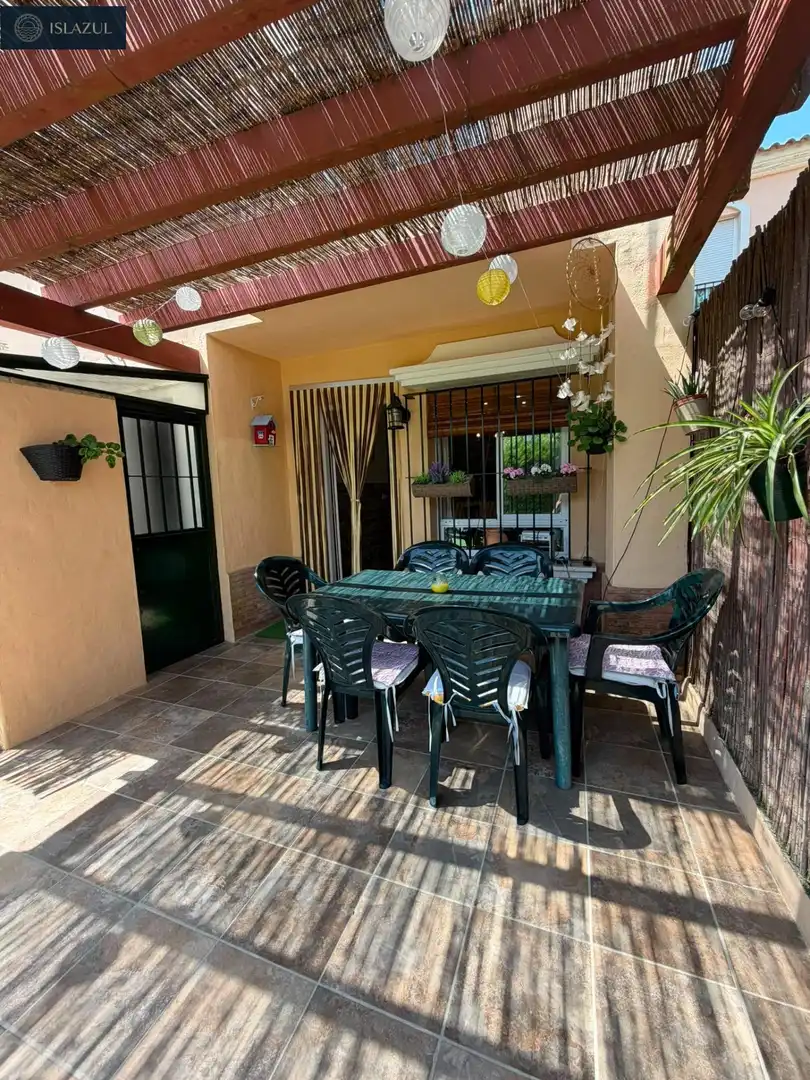 Terrasse von Einfamilien-Reihenhaus zum Verkauf in Islantilla mit Privatgarten, Terrasse und Abstellraum