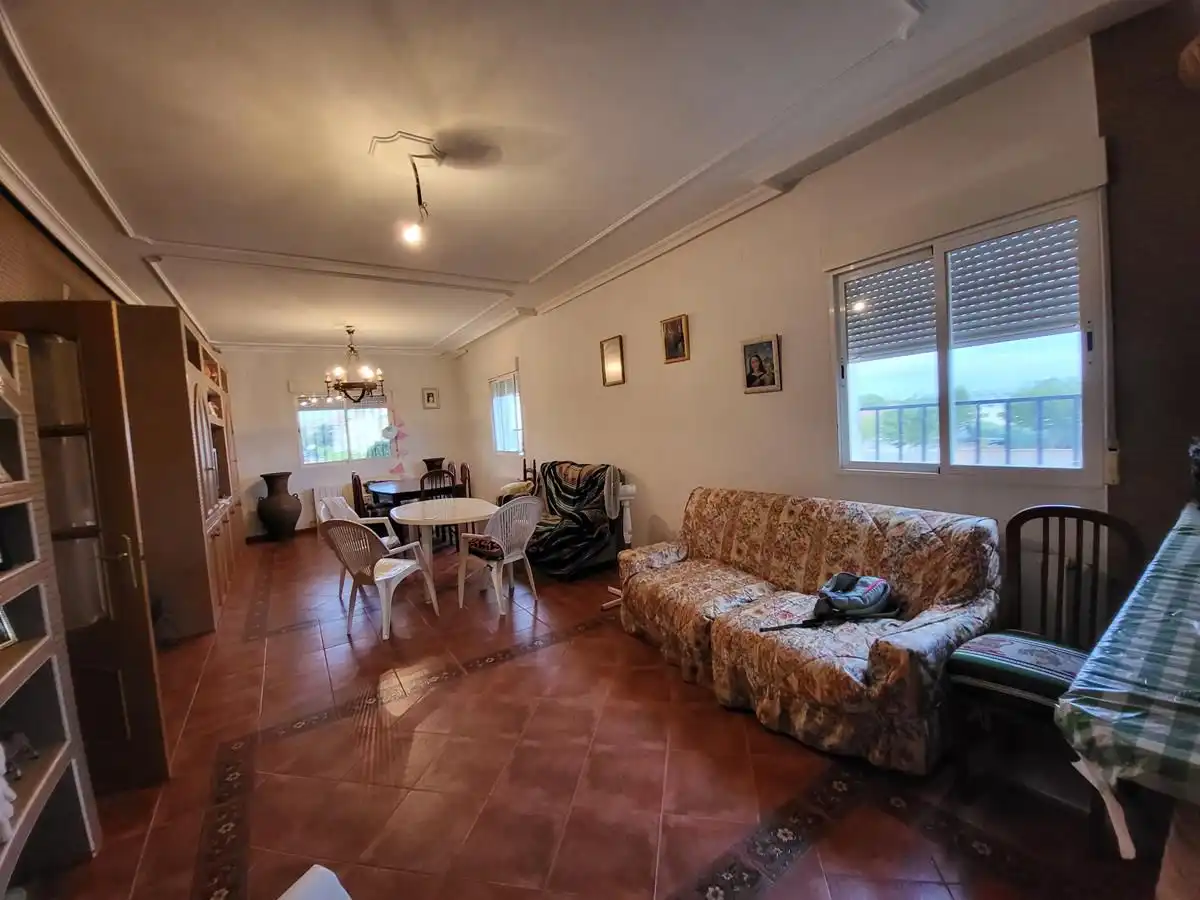 Sala de estar de Casa o chalet en venta en Sisante con Calefacción, Jardín privado y Terraza