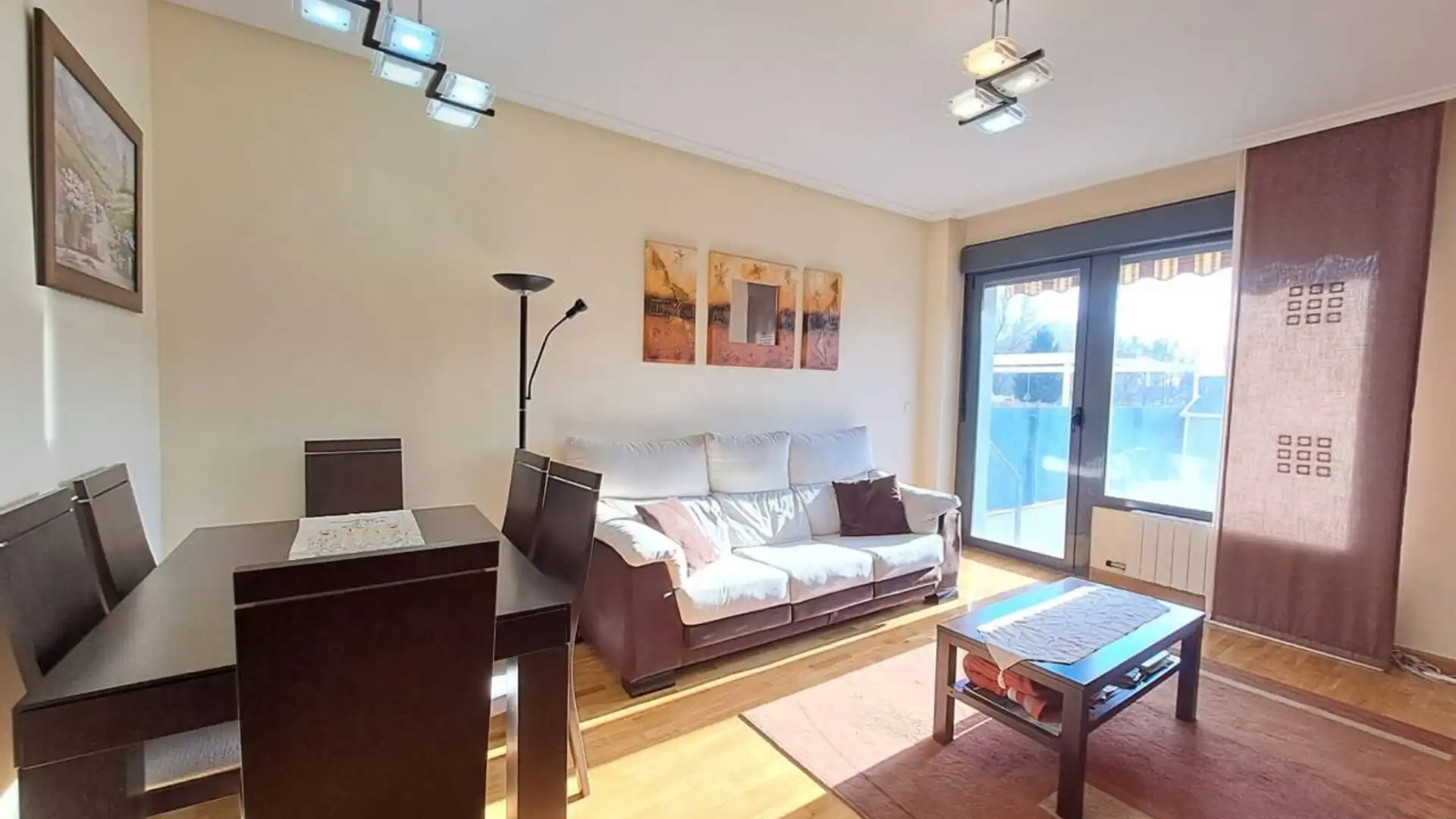 Sala d'estar de Dúplex en venda en Burgos Capital amb Calefacció, Jardí privat i Terrassa