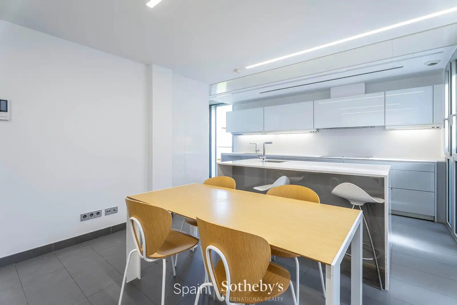 Comedor de Casa adosada en venta en Madrid con Aire acondicionado, Calefacción y Jardín privado