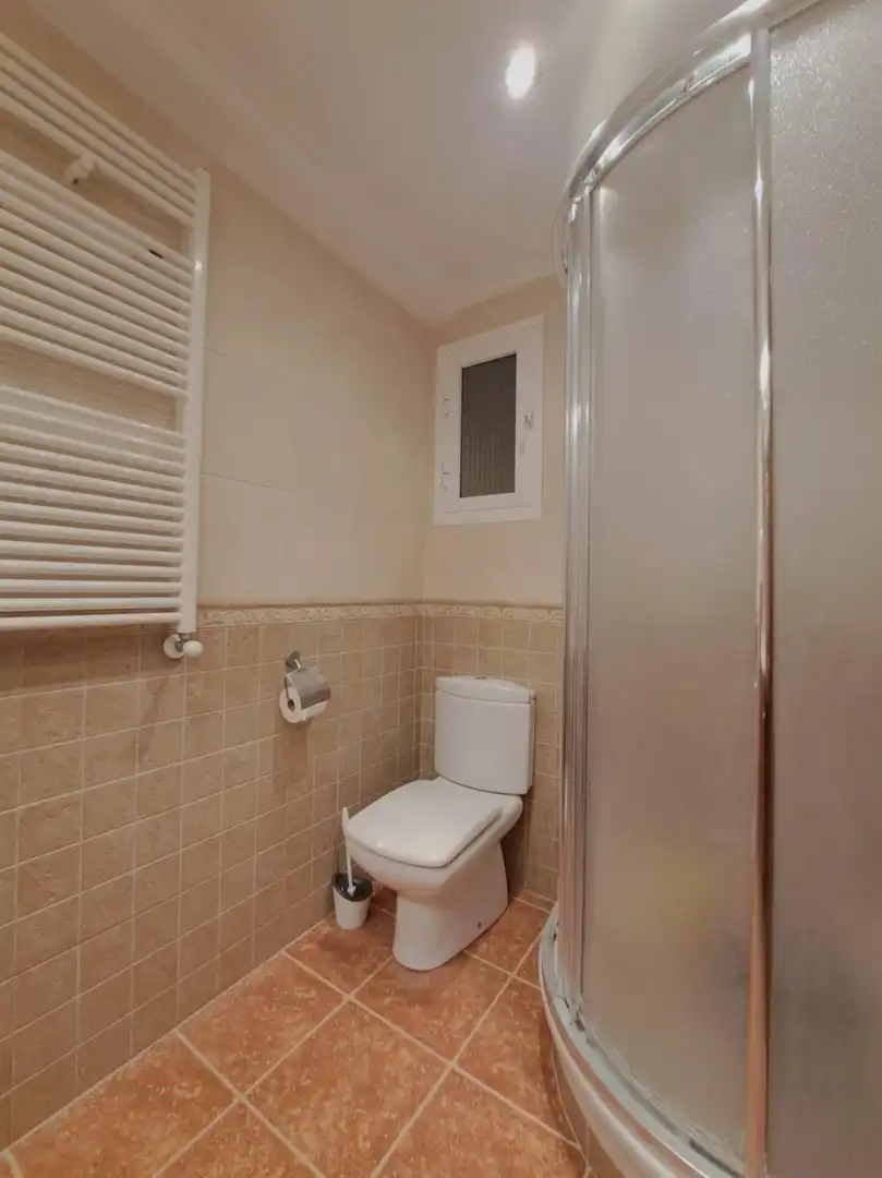 Bathroom of Flat for sale in Requena  with Heating, Parquet flooring and Terrace