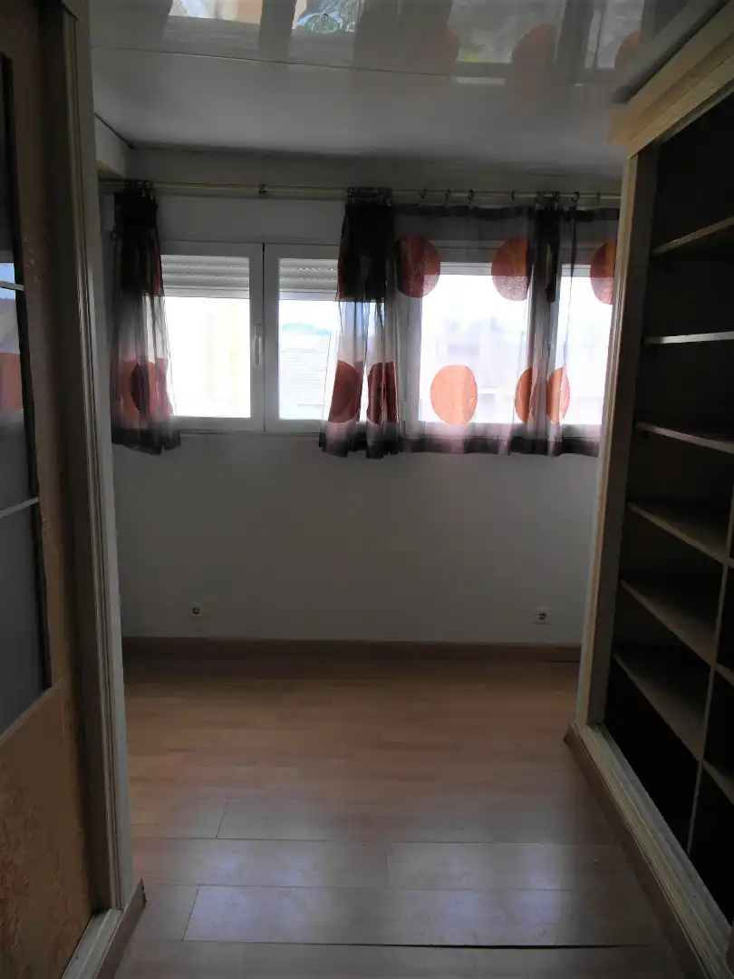 Habitación de Casa adosada en venta en Madrid con Aire acondicionado, Calefacción y Jardín privado