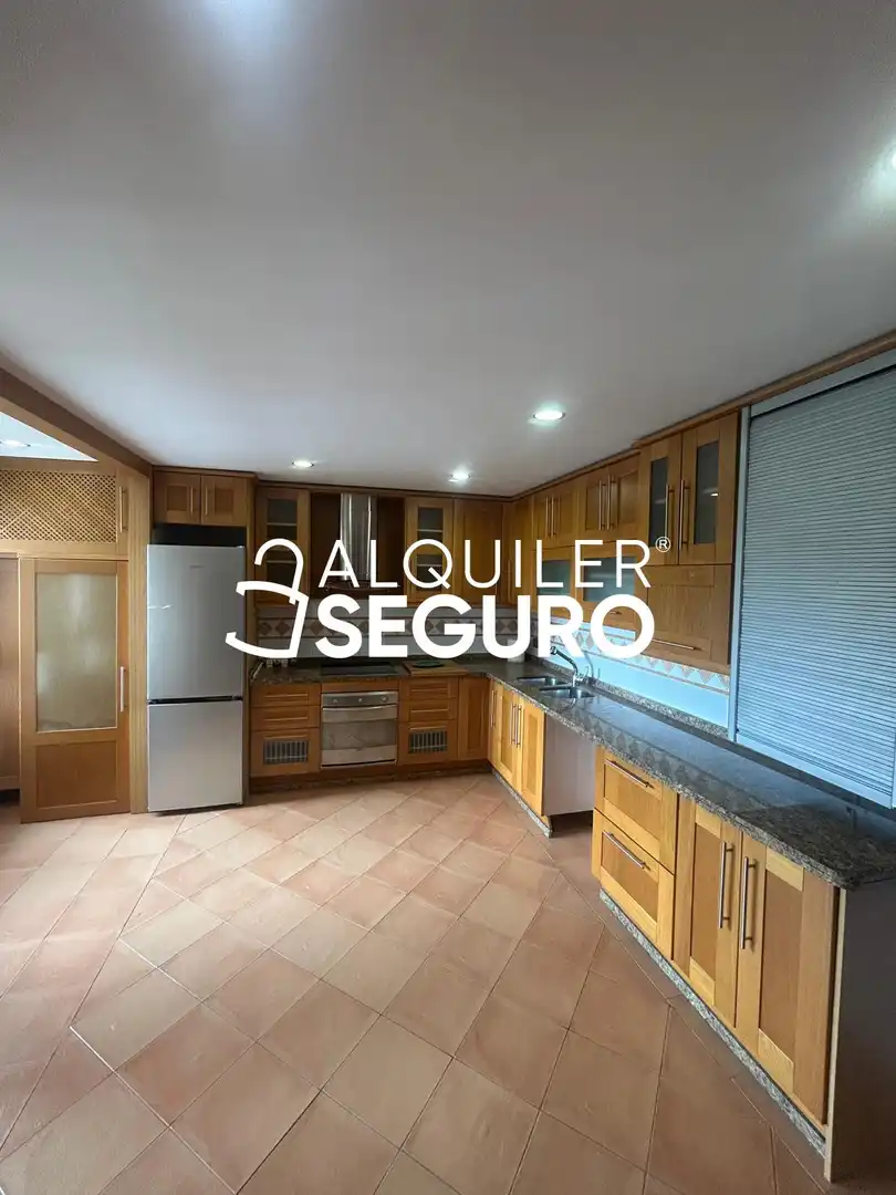 Cuina de Pis de lloguer en Granada amb Aire condicionat, Calefacció i Terrassa